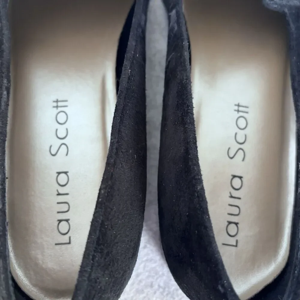 LAURA SCOTT Black Suede Loafers Women’s 9.5M Embossed Floral Slip On Flats